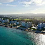 Sea Club Apartment